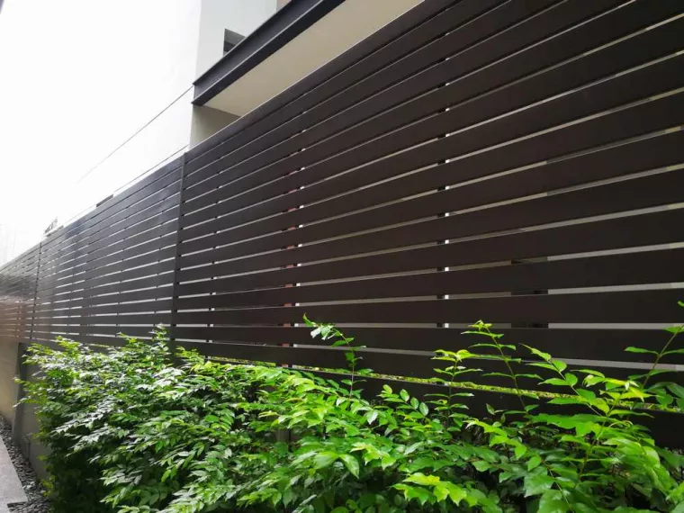 Comment fixer un brise vue sur un grillage rigide ?, Dax, BJA Terrassement